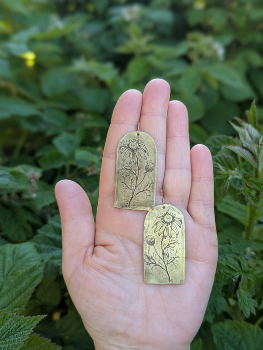 Botanical Study Earrings: Daisy